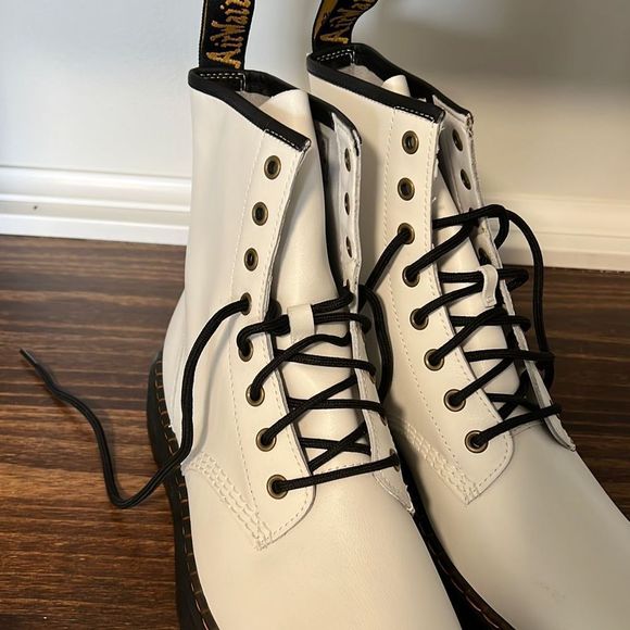 Dr. Martens 1460 W White Patent Lamper Leather 8-Eye Boots Size 11 Doc Martens - Picture 11 of 11